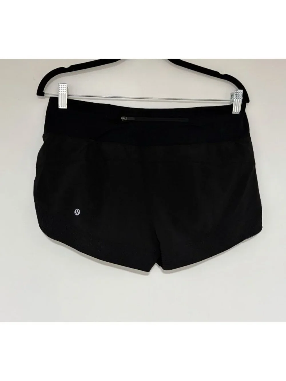 Lululemon Black Running Shorts Women’s Size 8 Mid Rise 2.5 Inch Inseam
